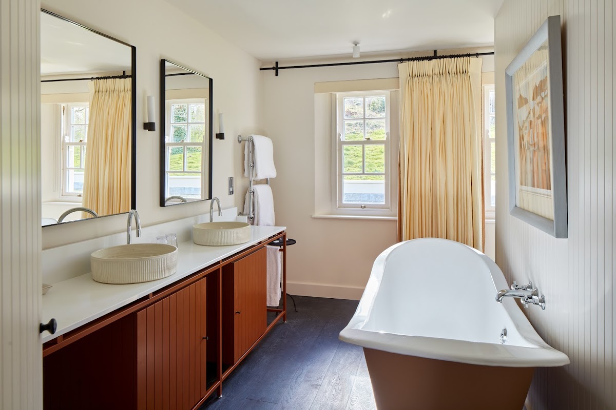 Grove of Narberth — interior and exterior view 3