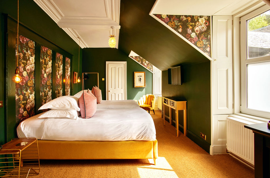 Foyers Lodge — interior and exterior view 2