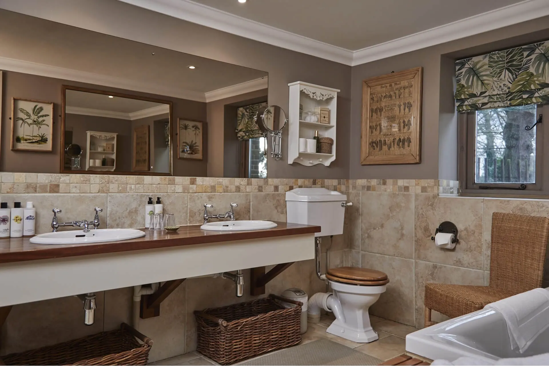 Magazine Wood — interior and exterior view 16