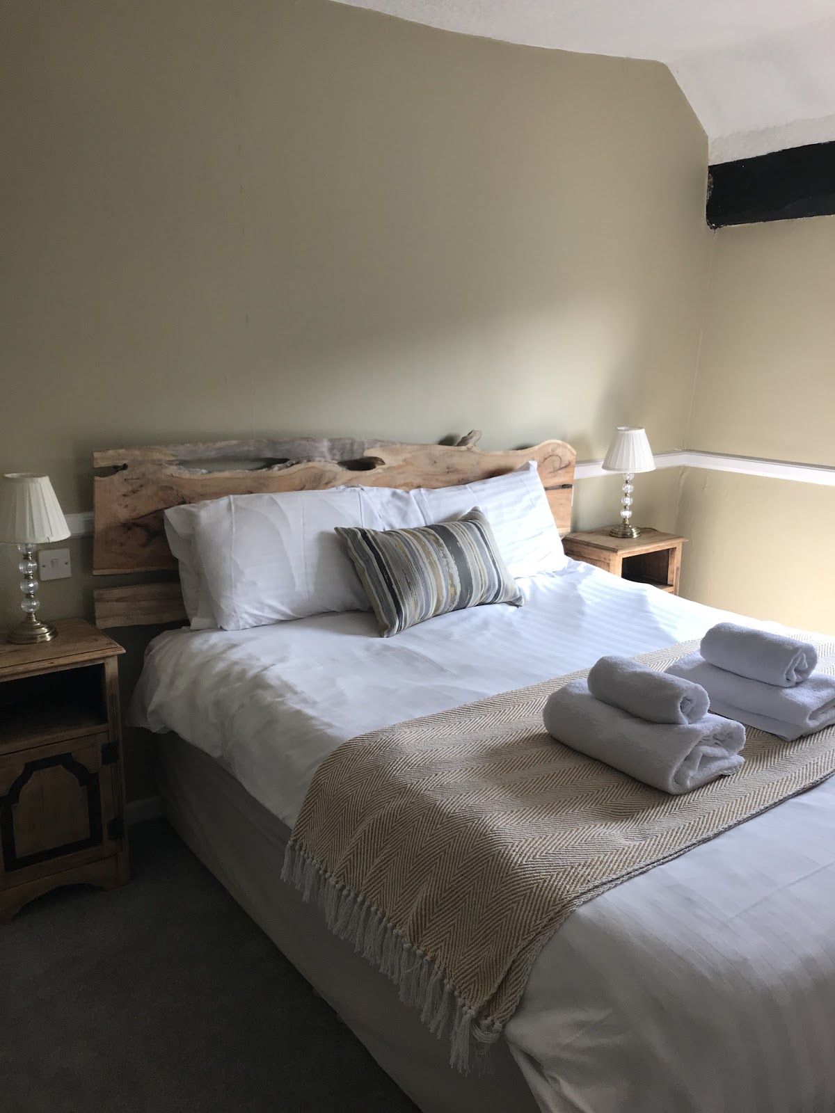 Swan Inn — interior and exterior view 6