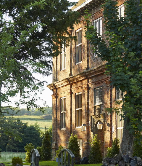 The Pig at Bridge Place — interior and exterior view 7