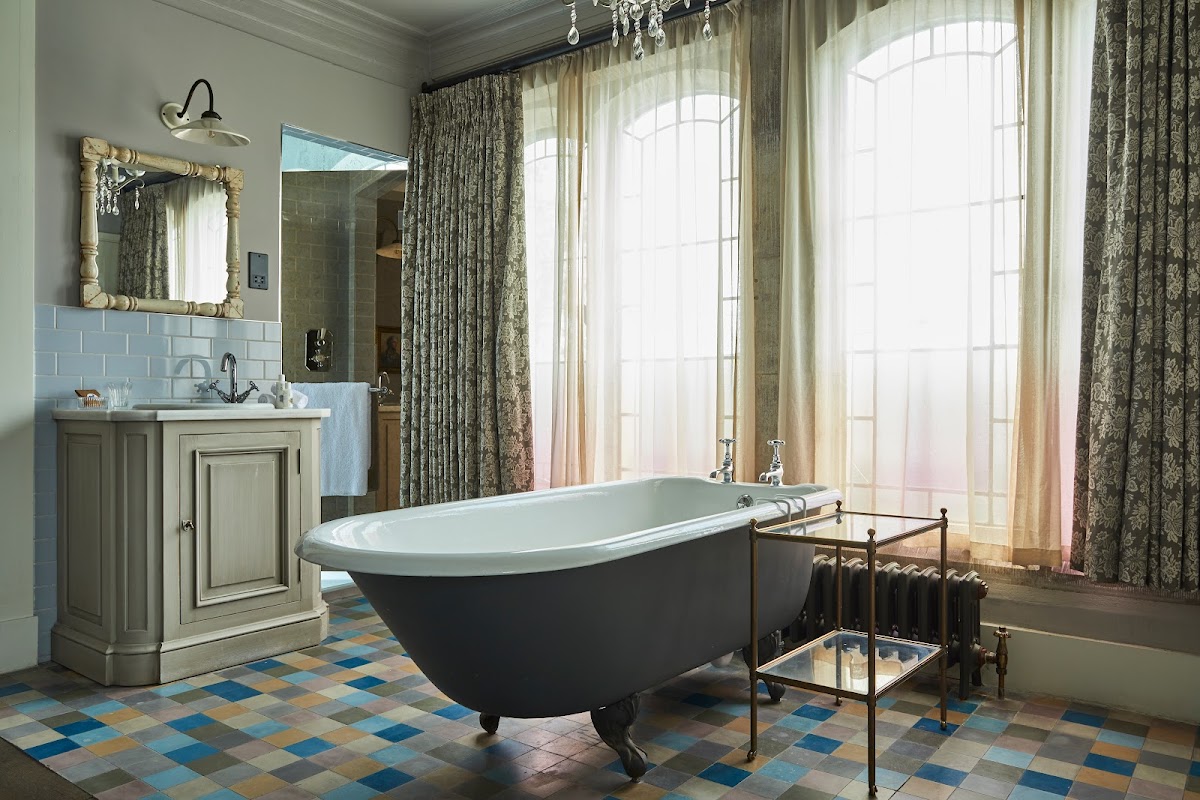 The Pig on the Beach — interior and exterior view 3