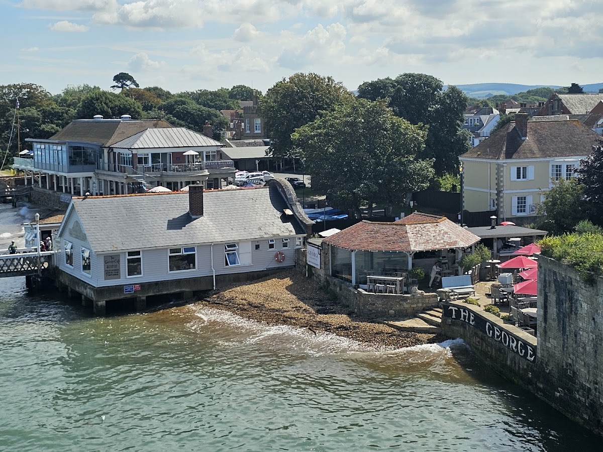 The George — interior and exterior view 3