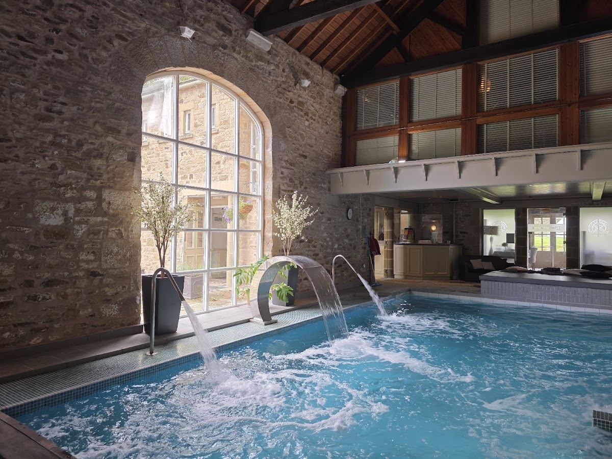 The Devonshire Arms — interior and exterior view 3