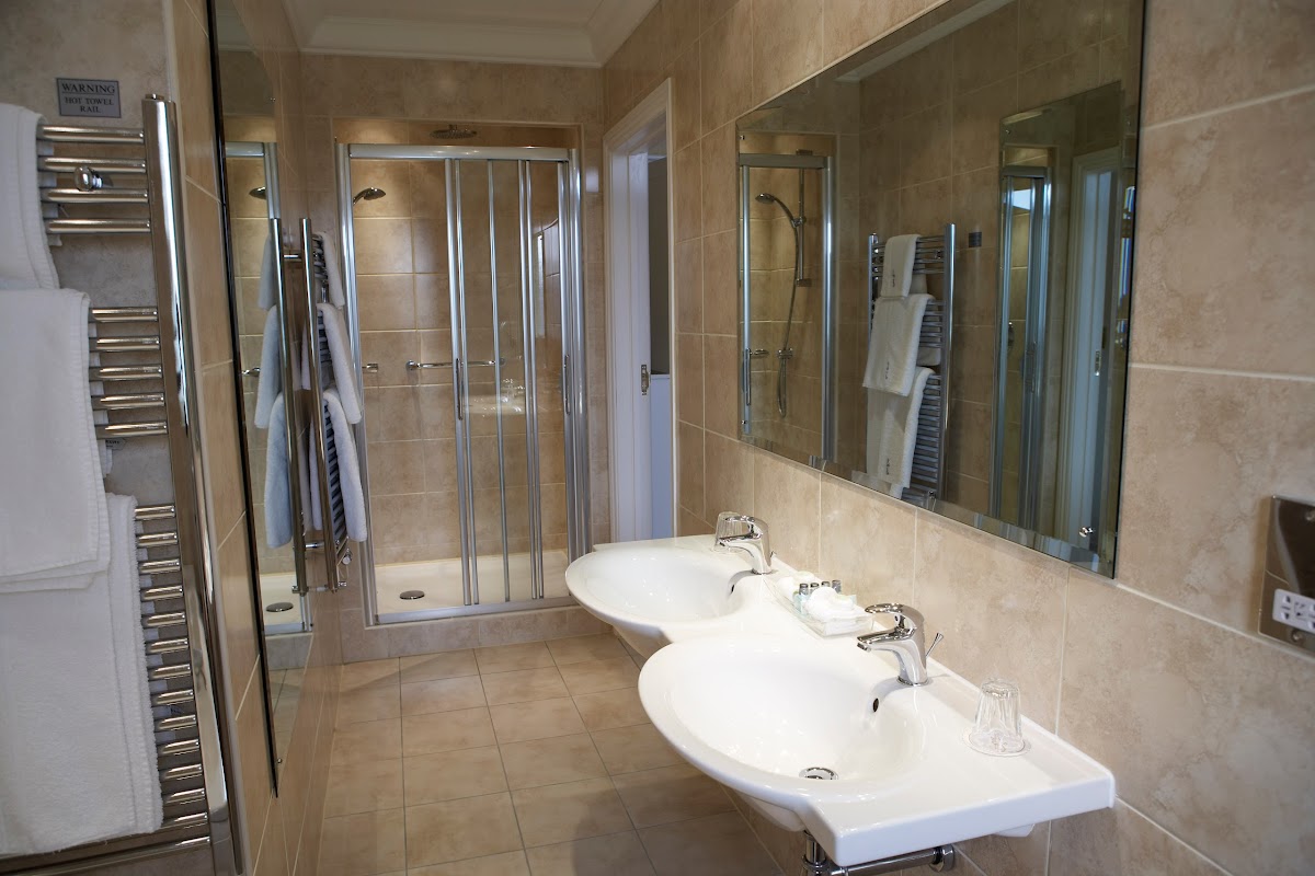 Victoria Hotel & Source Spa — interior and exterior view 4