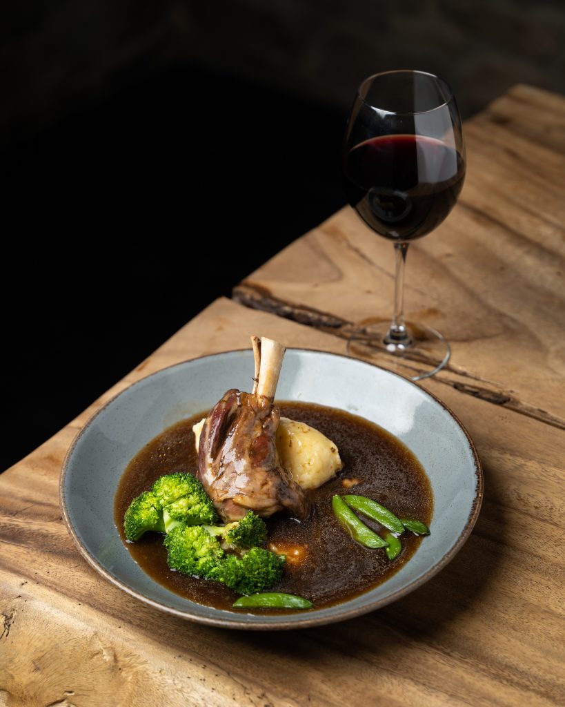 Derwent Manor Boutique Hotel — interior and exterior view 9